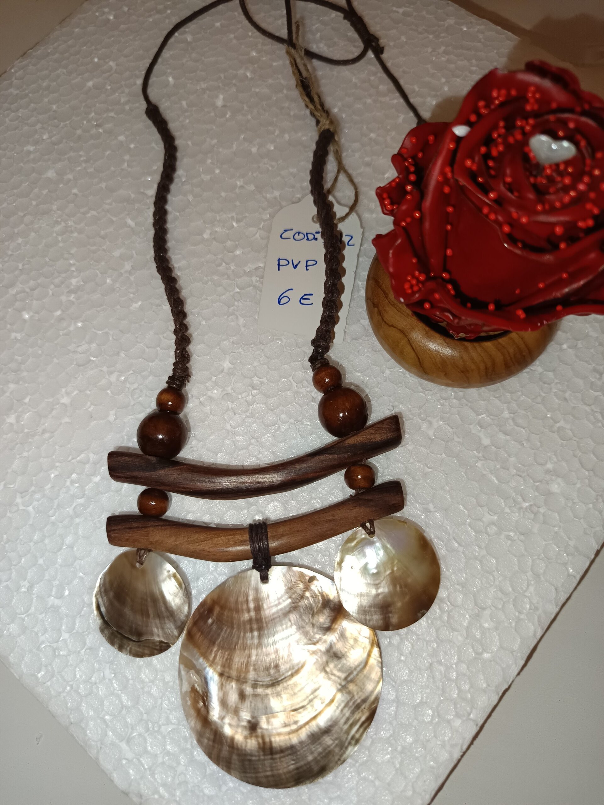 Collar de madera y conchas - 2